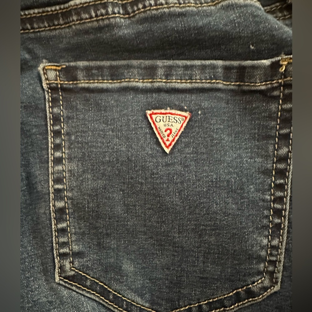 GUESS MID RISE SKINNY MELANI FIT JEANS. Size 26.